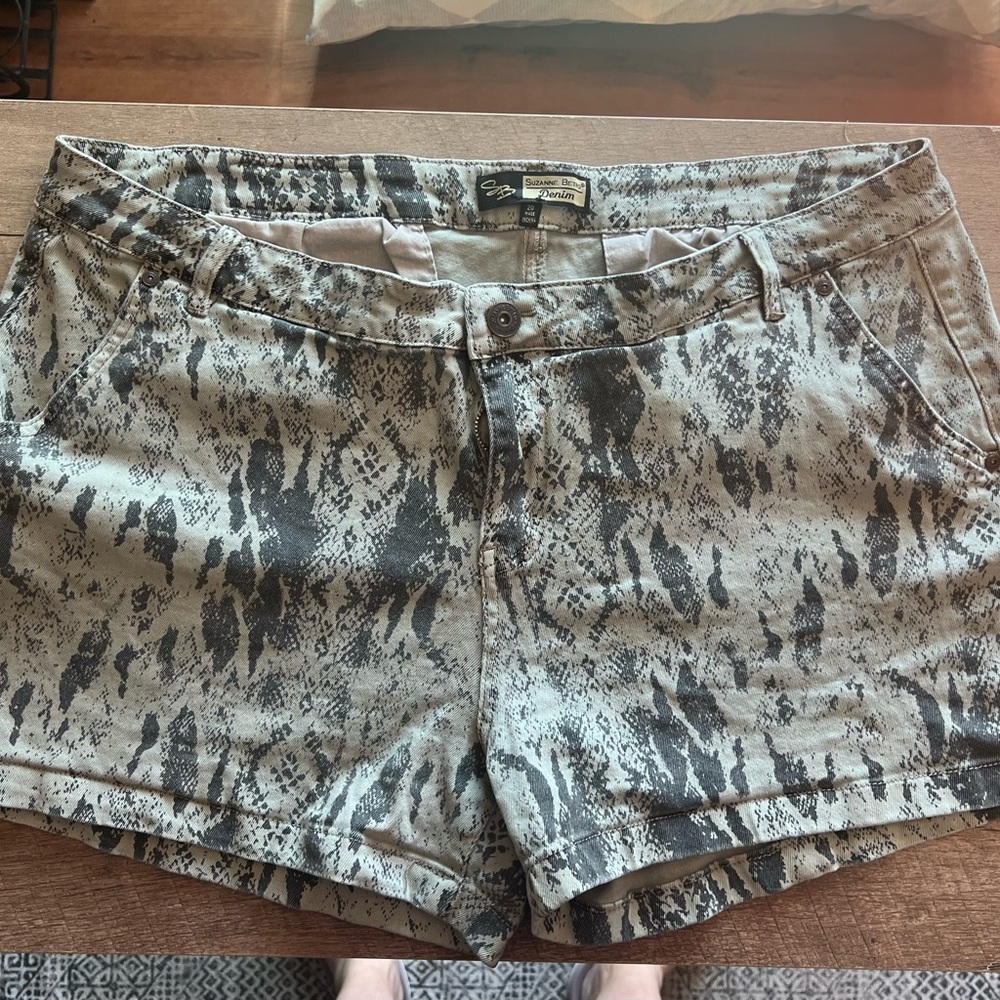 Suzanne Betro Cream/Tan and Black Snake Print Jean Shorts